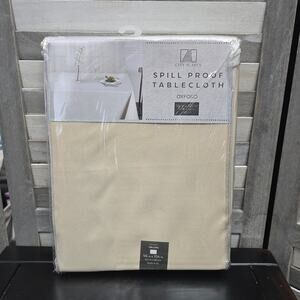 City Scapes Spill-Proof Tablecloth – Oxford 56" x 104"